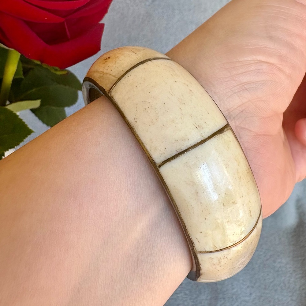 Vintage camel bone & brass bangle bracelet